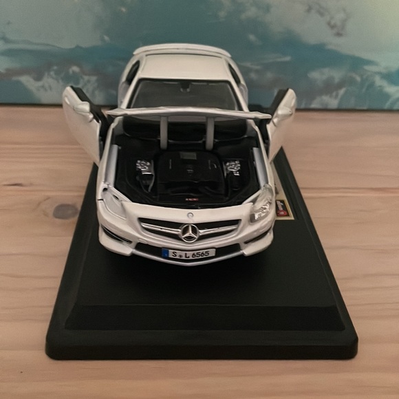 White Mercedes-Benz model SL 65 AMG GUC Arbonne - Picture 9 of 13